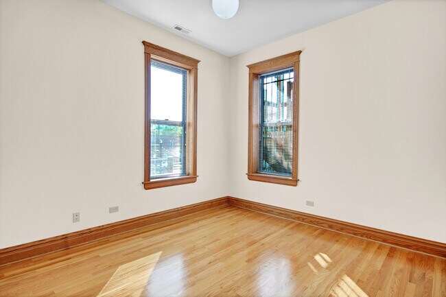 Photo - 1238 N Noble St Unit 3