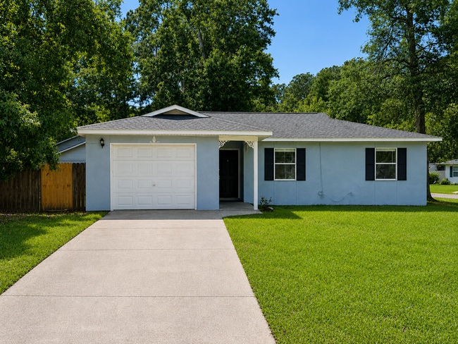 Building Photo - 3 Bedroom | 2 Bathroom Home with Fenced Yard