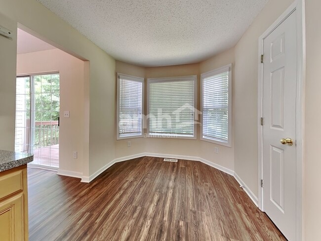 Photo - 5745 Newnan Cir