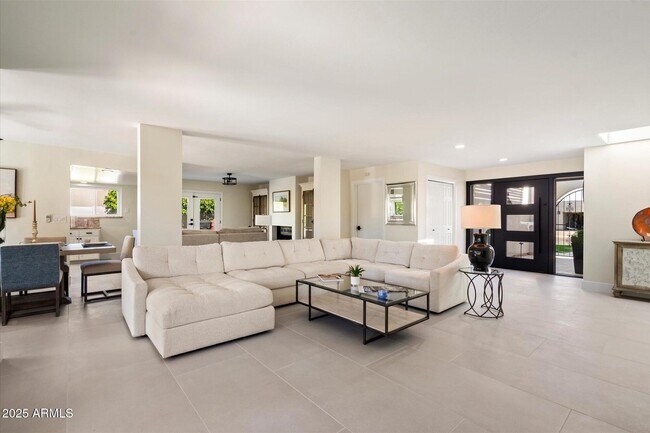 8338 E San Rafael Dr
