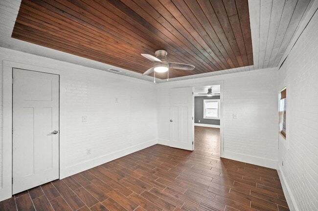 Photo - 24663 Chestnut St