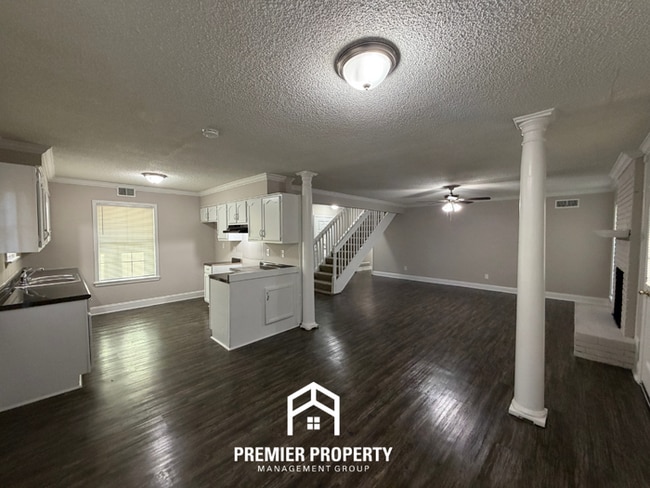 Photo - 3875 Earlynn Dr