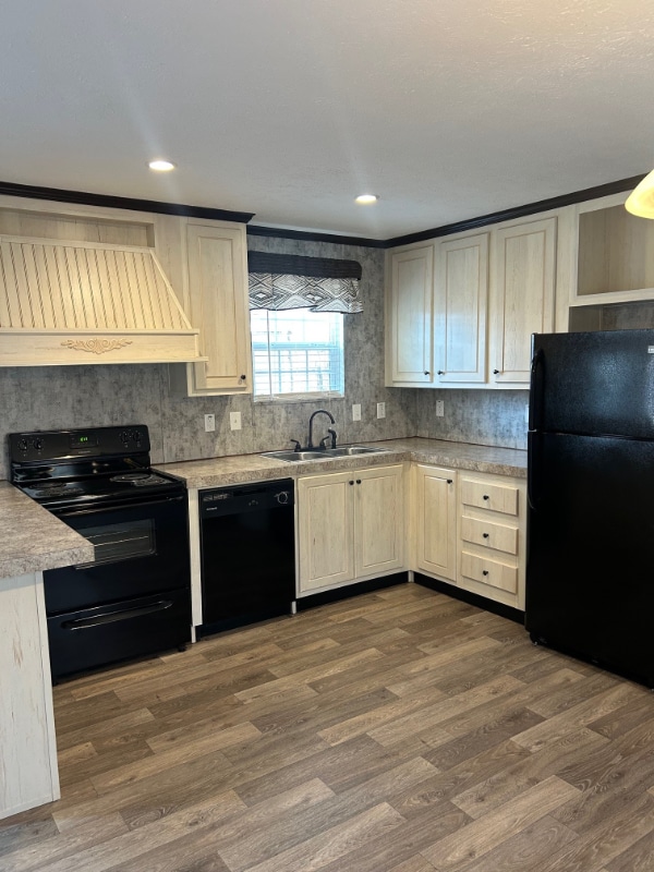 Building Photo - 302 Lakeview Rd