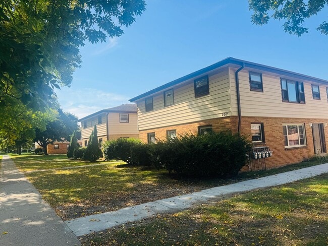 Photo - Pine Point Apartments – In the Heart of Waukesha Unit 233 #4