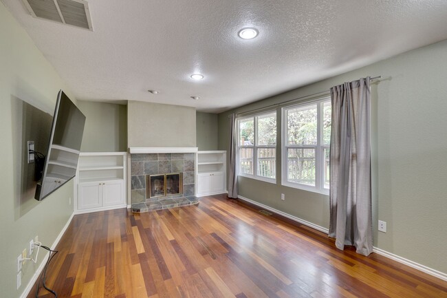 Photo - Bothell Rambler Walking Distance to DT Bot...