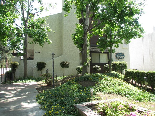 Photo - 452 W Huntington Dr