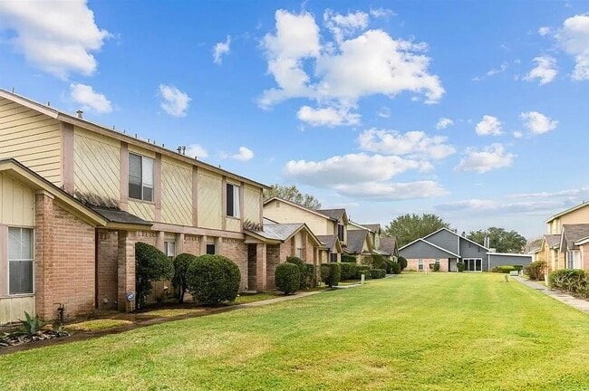 Building Photo - 2053 Country Village Blvd Unit B