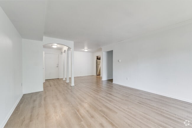 1HAB, 1BA - 770 - 800 ft² - The Uptowne Apartments