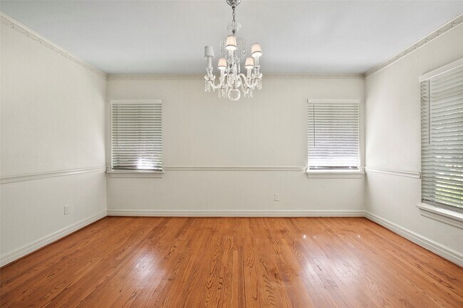 Photo - 7204 Meadow Lake Ave House