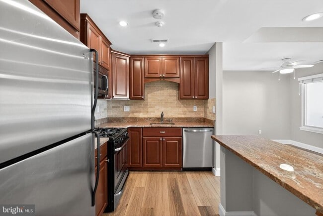 Building Photo - 806 Diamond Dr Rental