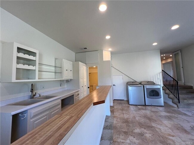 Photo - 8322 Regis Way