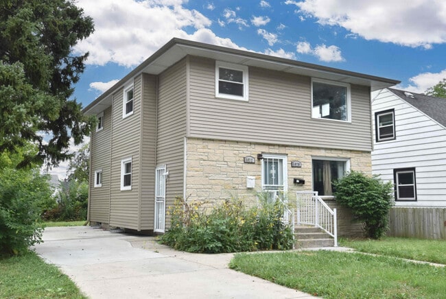 Building Photo - 5070 N 60th St Rental