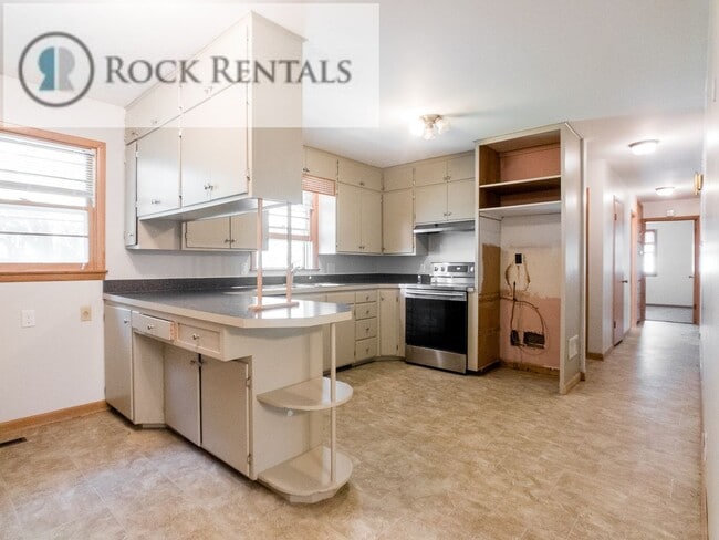 Photo - 4 Bed 2 Bath in Arlington