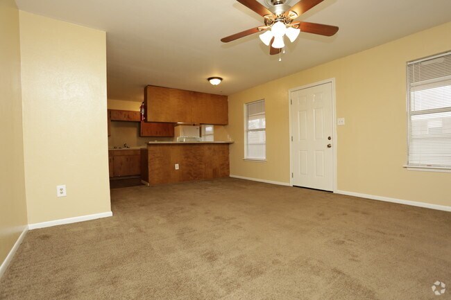 2 BD, 1 BA - 860 SF