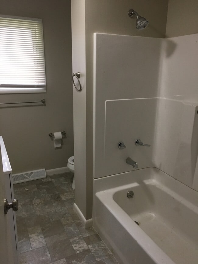 Photo - 808 Northway St