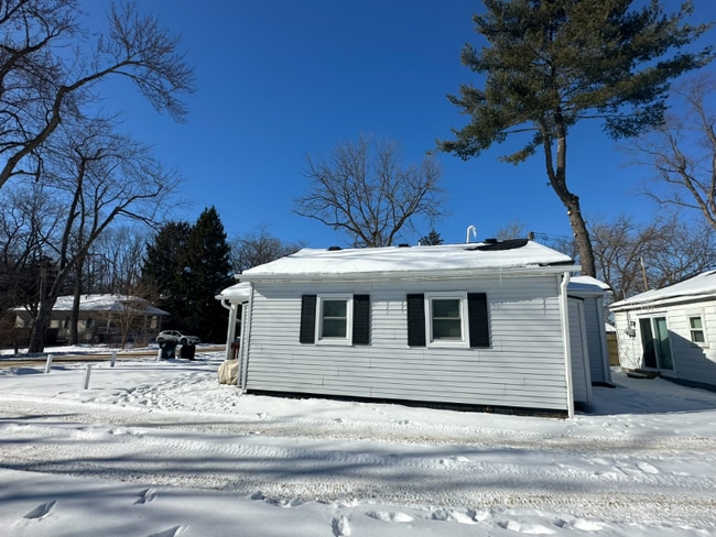 Photo - 28532 Grayling Ave