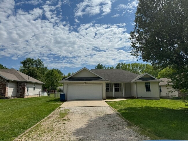 3 Bedroom Home Strafford, Missouri - 3 Bedroom Home Strafford, Missouri