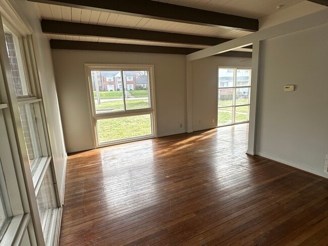 Building Photo - WCA-318