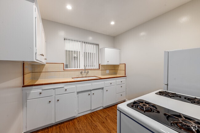 Studio - 450SF - Kitchen - 255 S Madison Ave