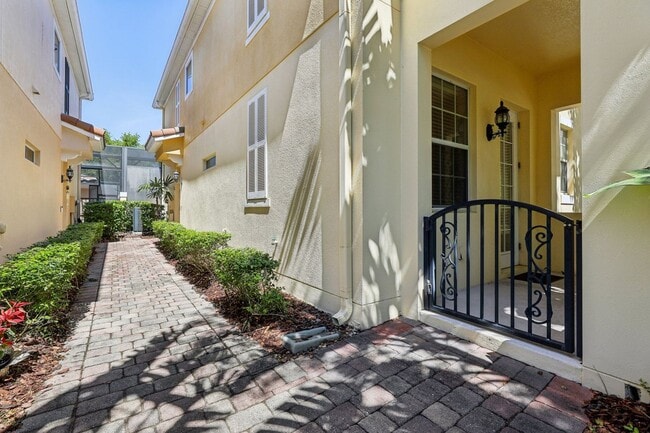 Photo - Gorgeous 3/3 Townhouse in VillageWalk of L...