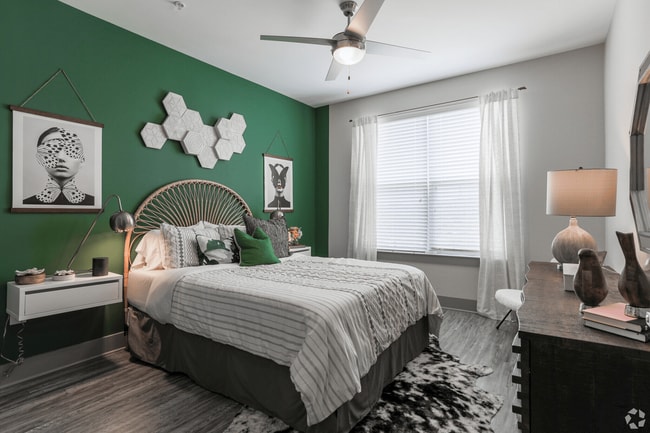 Photo - 2050 Morningside