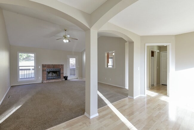 Photo - 325 Tall Oaks Dr