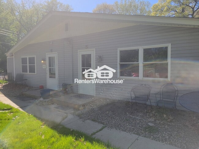 Building Photo - 9375 Country Dr