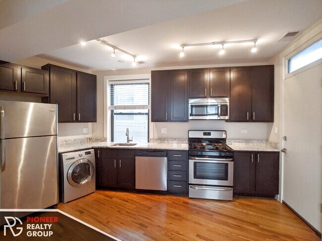 Photo - 2227 W Wilson Ave Unit 2231-2