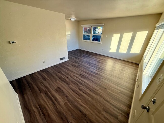 Photo - 3 Bedroom, 2 Bathroom WITH a Move in Special!