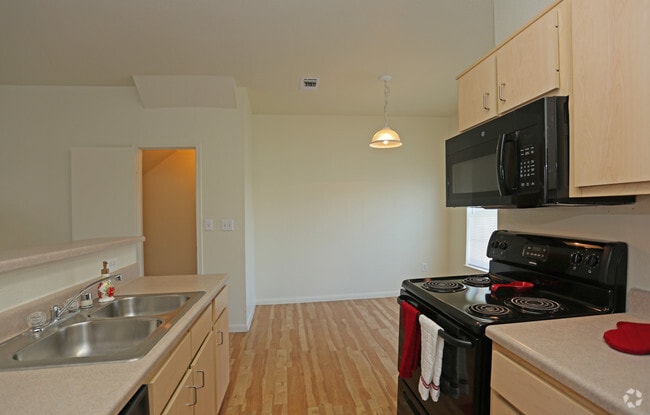 2 BD, 2 BA - 976 SF - Clark's Crossing Apartment Homes