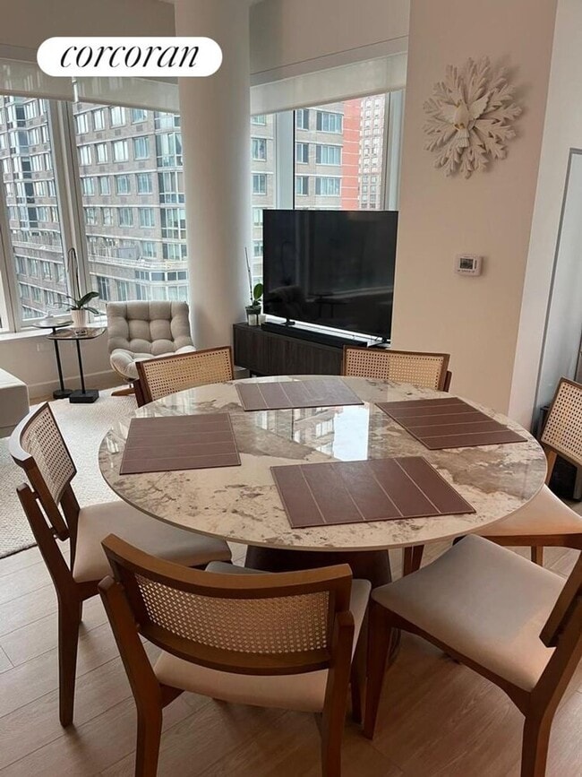 Photo - 550 Tenth Avenue 714