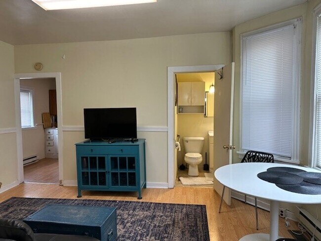 Photo - 9-11 Hammaker Street - Apt-1 Unidad 1