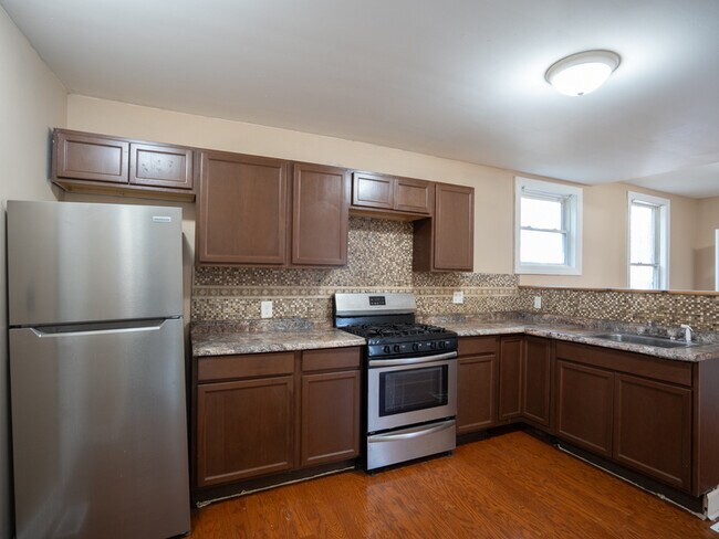 Building Photo - 640 Myrtle Ave Rental