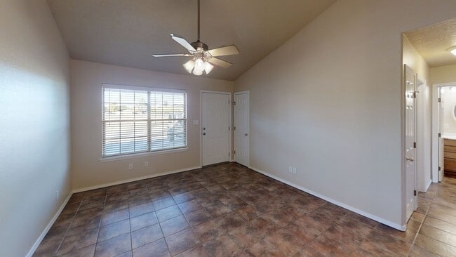 Photo - 732 W 18th St Unit B