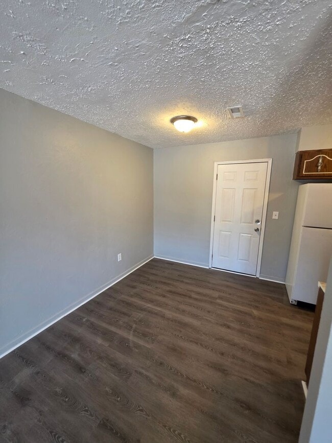 737 St Nicholas Dr