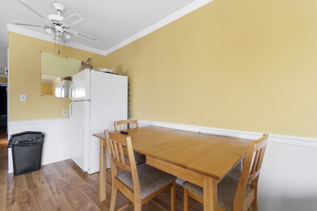 Photo - 9322-9374 74 Ave