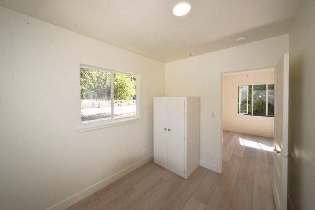 Building Photo - 223 S Padre Juan Ave Unit A Upstairs