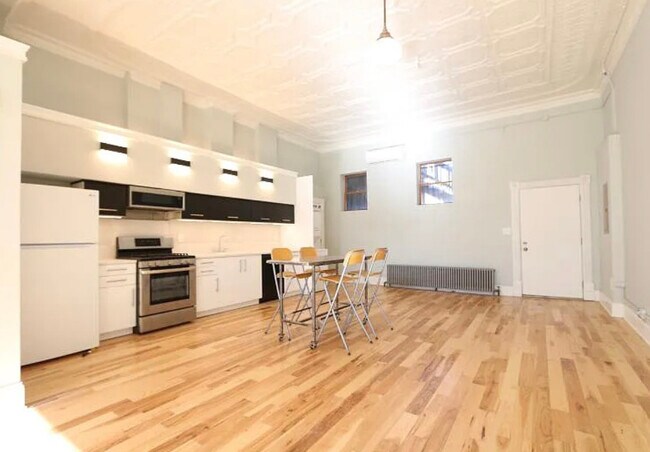 Photo - 1316 W Erie St