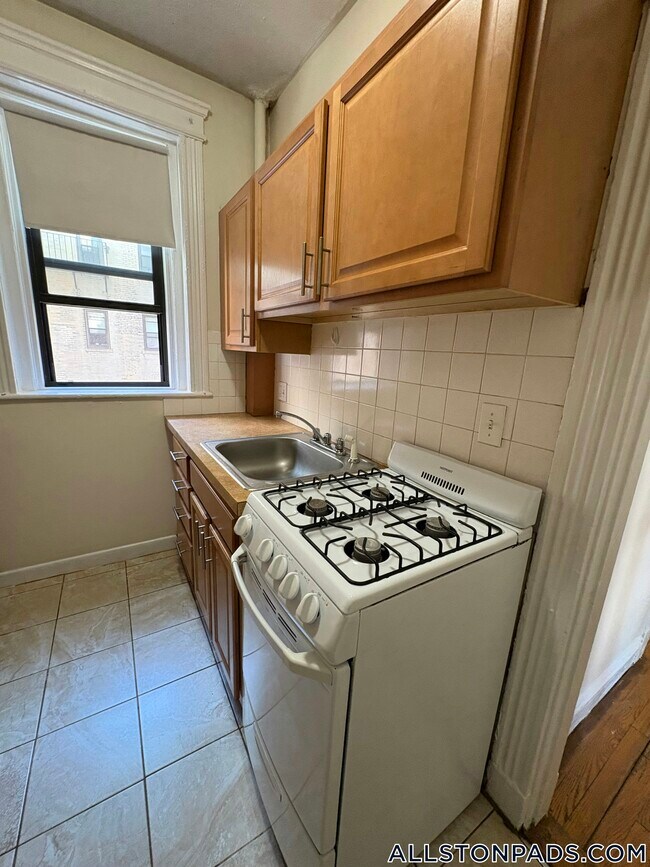 Building Photo - 1156 Commonwealth Ave Unit 14 Rental