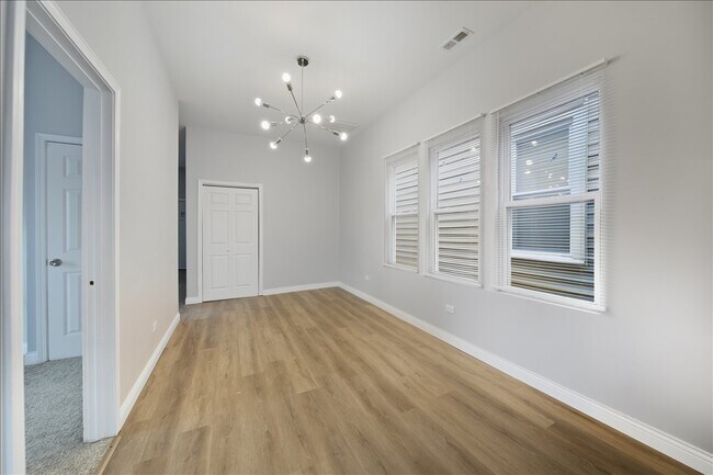 Photo - 3002 E 81st St Unidad 2