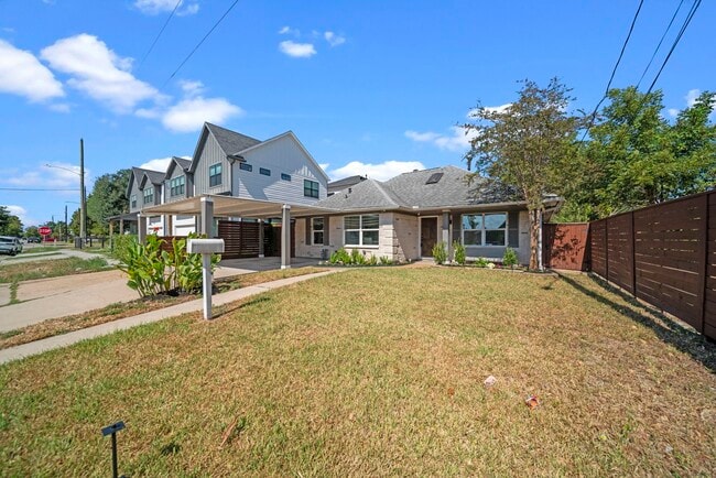 Photo - 1109 Moody St