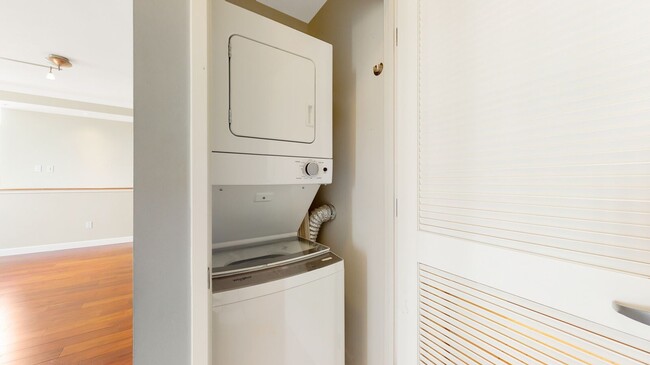 South Beach 23rd Floor Views! Bring pets! ... - South Beach 23rd Floor Views! Bring pets! ... House
