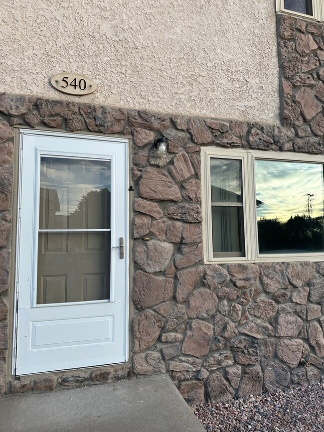 Building Photo - Two Bedroom, 1.5 Bathroom Townhome located...