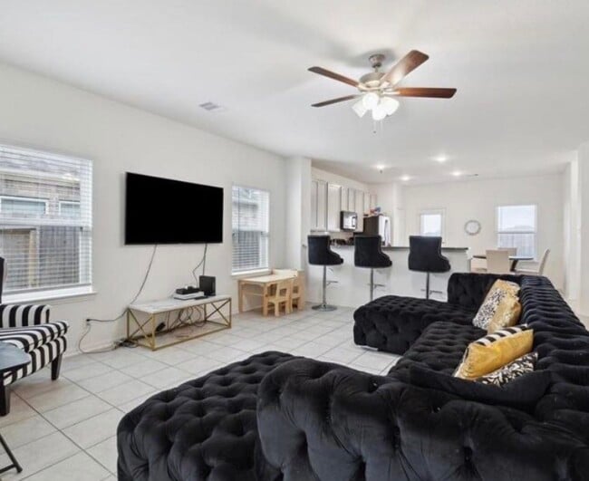 Photo - 8711 Willet St
