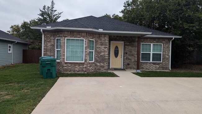 Building Photo - 1010 E Epstein St