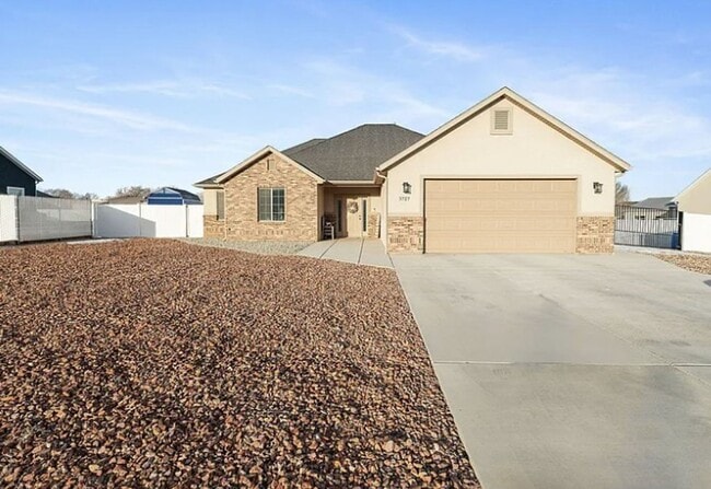 Photo - 3727 250 E House