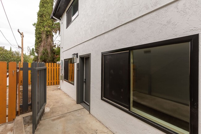 Building Photo - ***CONTEMPORARY COMFORT ***COLLEGE AREA***... Rental