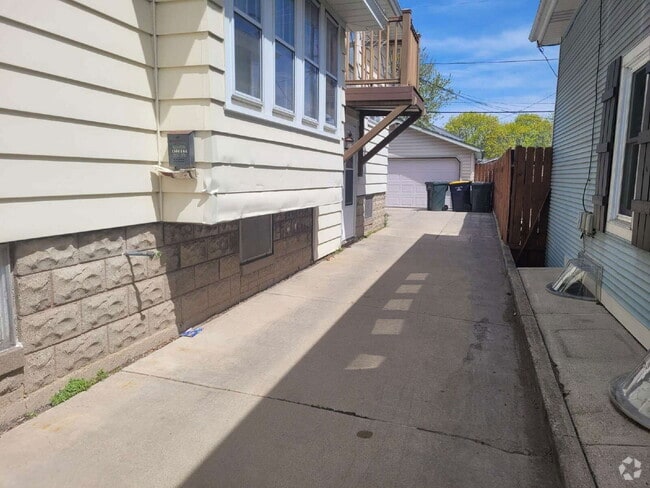 Building Photo - 1564 S 64th St Rental