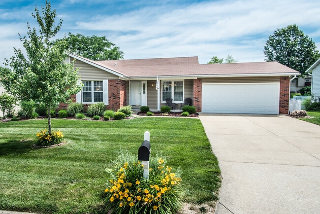 Building Photo - 1620 Dahlia Ct