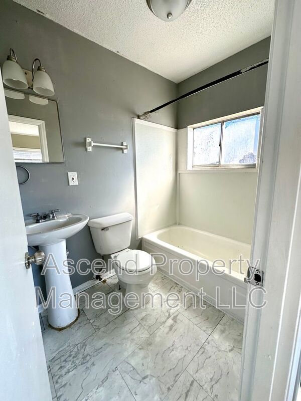 Photo - 508 Buckley St